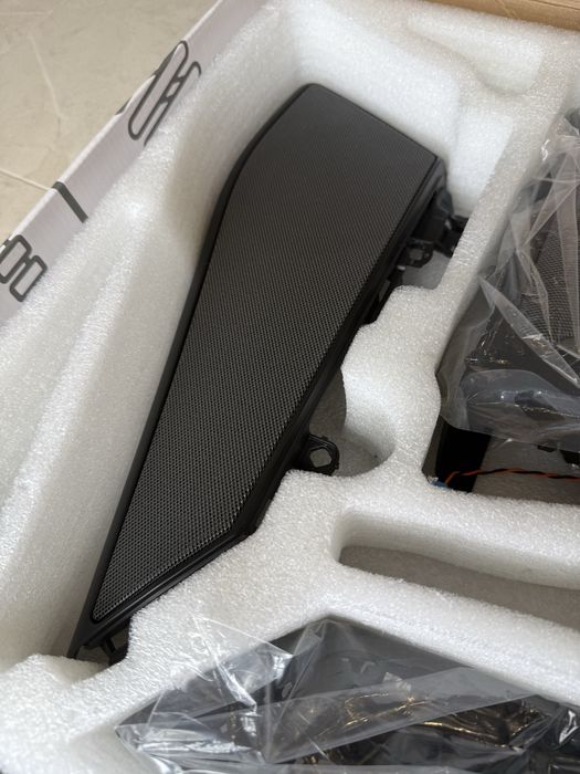 Накладки на колонки Harman kardon для BMW X5 G05