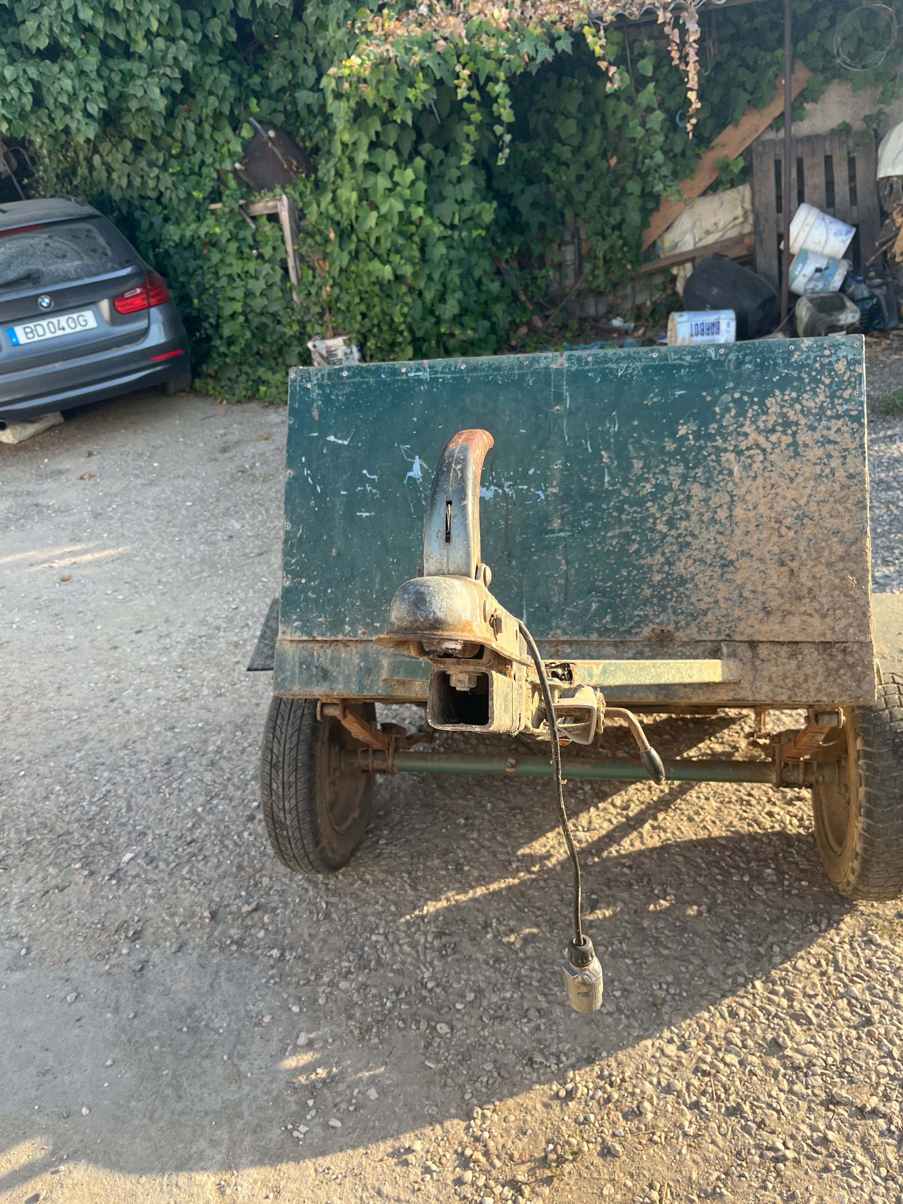 Atrelado, bom para campo