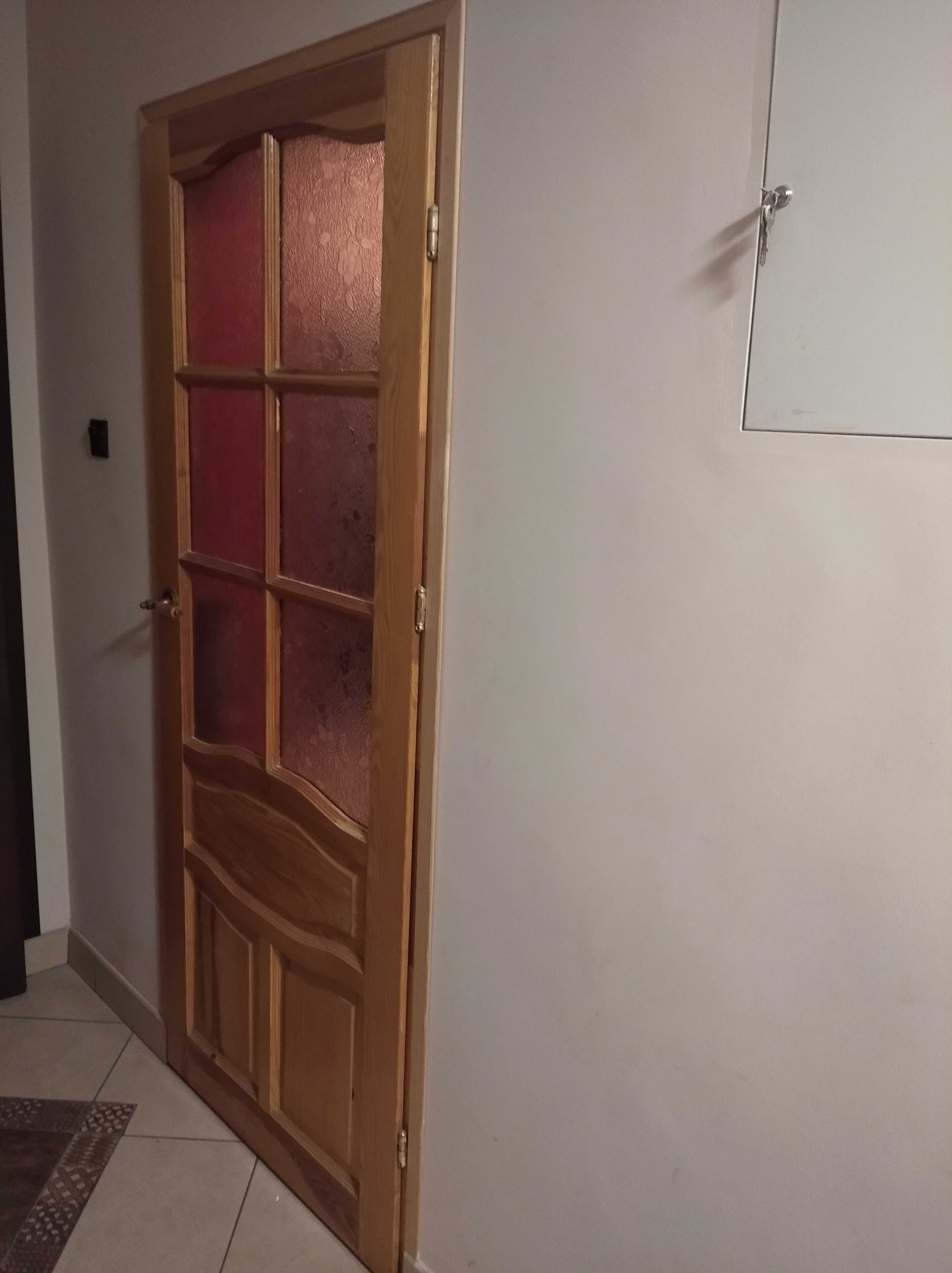 Drzwi sosnowe jednoskrzydłowe wewnętrzne z futryną