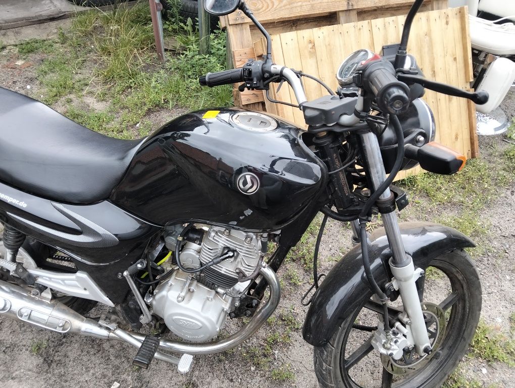 Motocykl 125 marki Sym