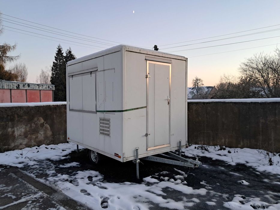 Sprzedam przyczepe gastronomiczną wraz z maszyna do lodow włoskich