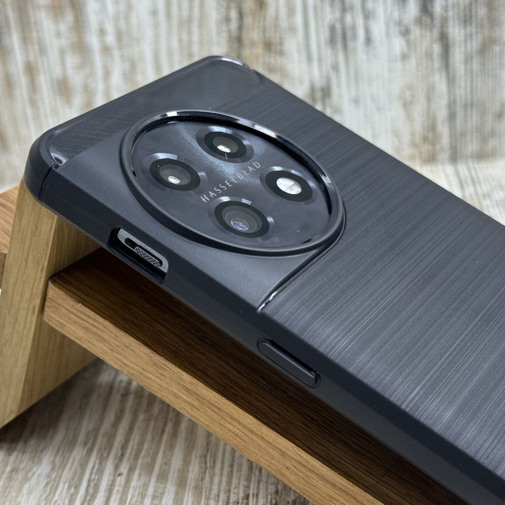 Чехол плотный Carbon TPU на OnePlus 12/ 11/ 1+ 10 Pro и др. Чохол