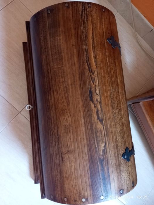 Baú restaurado em madeira maciça