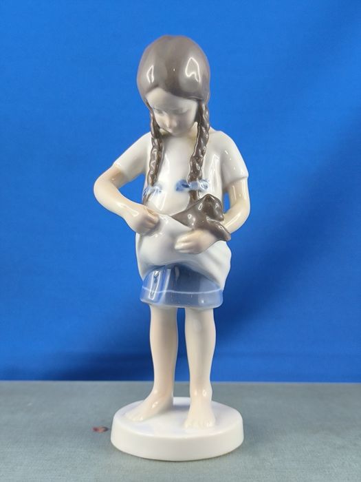 Dziewczynka z kotkiem Bing&Grondahl Kopenhaga #porcelana #dekoracja