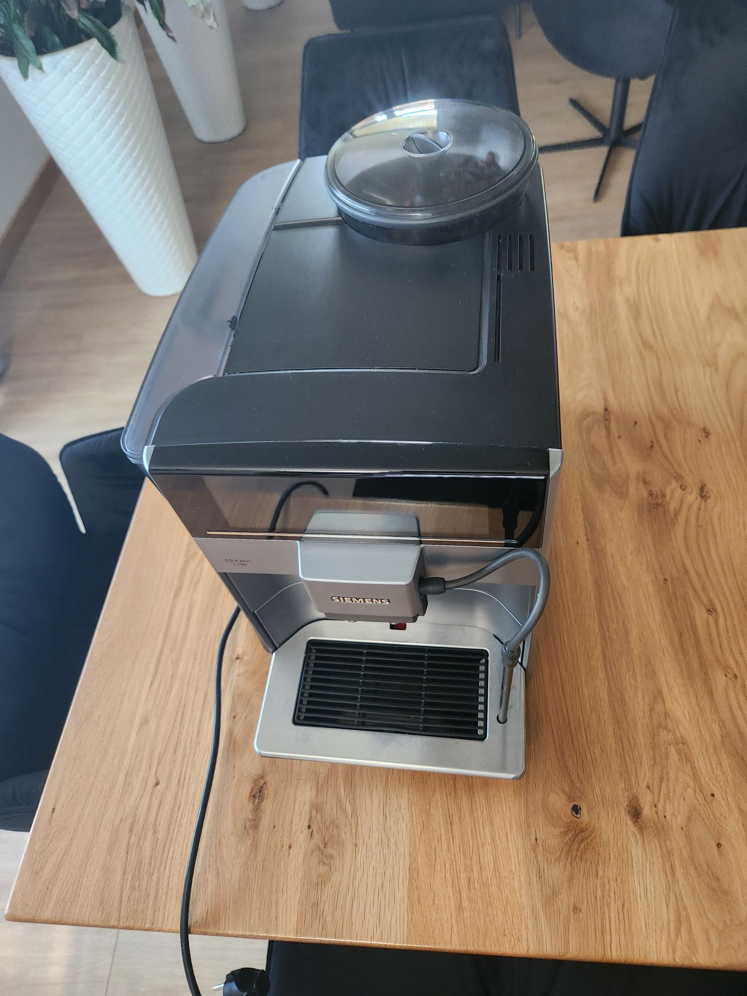 Ekspres Siemens EQ. 6 plus s100 stan IDEALNY