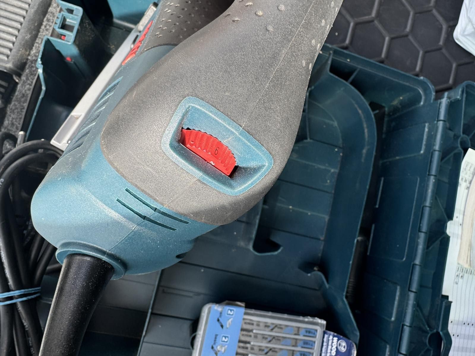 Професійний електролобзік Bosch Profesional GST 150 BCE