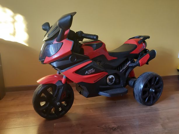 Motocykl motor akumulator 2 biegi 2 akumulatory czerwony trójkołowy