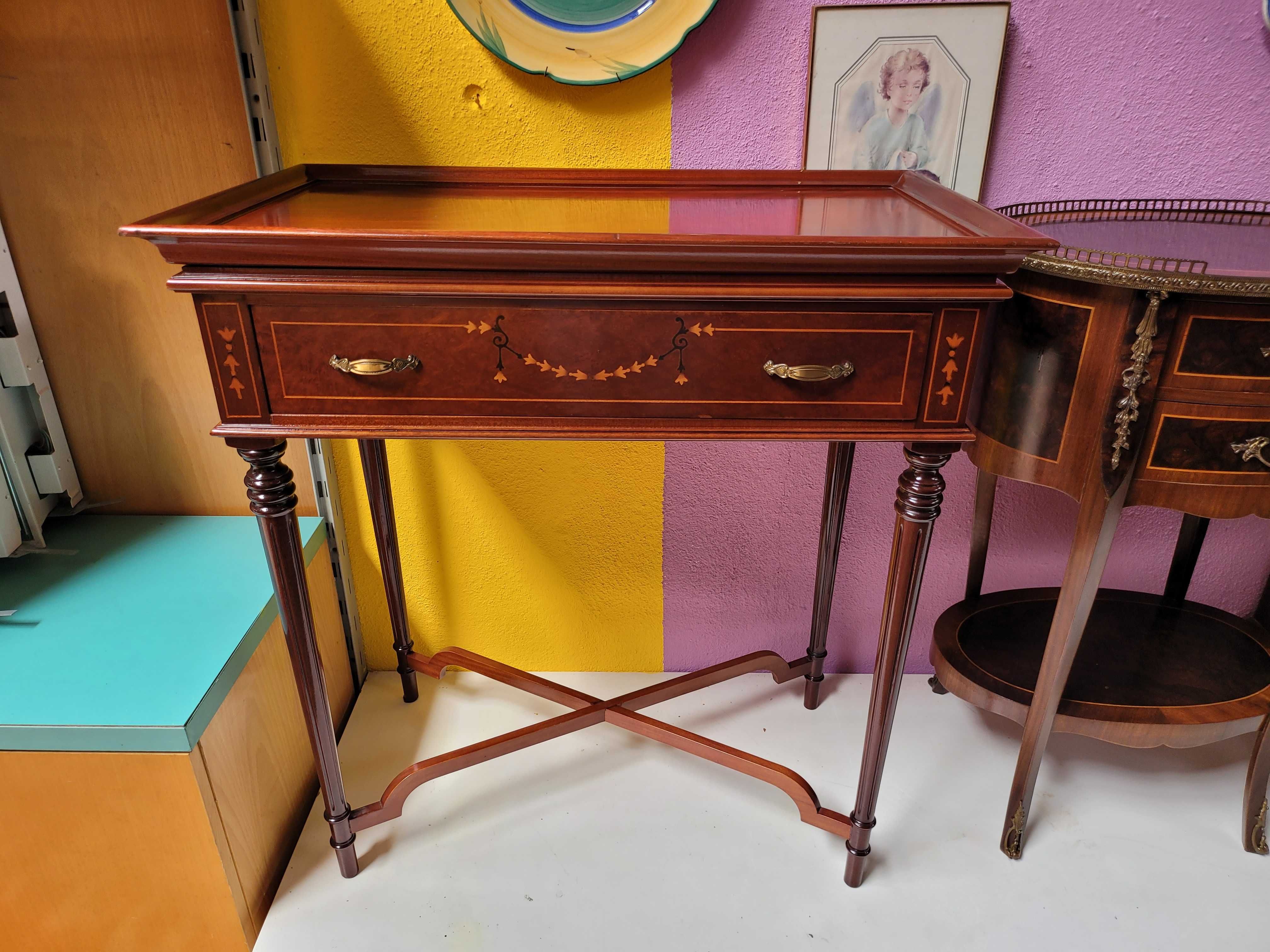 Mesa de apoio em madeira com tabuleiro amovível - óptimo estado