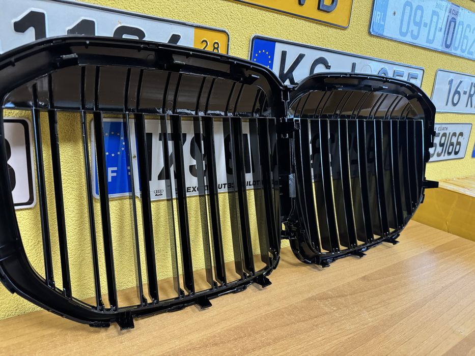 Решітка радіатора ніздрі БМВ Х7 / BMW X7 G07 2018-2022 чорний глянець