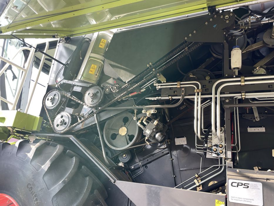 Комбайн CLAAS LEXION 670 2011 Vario750