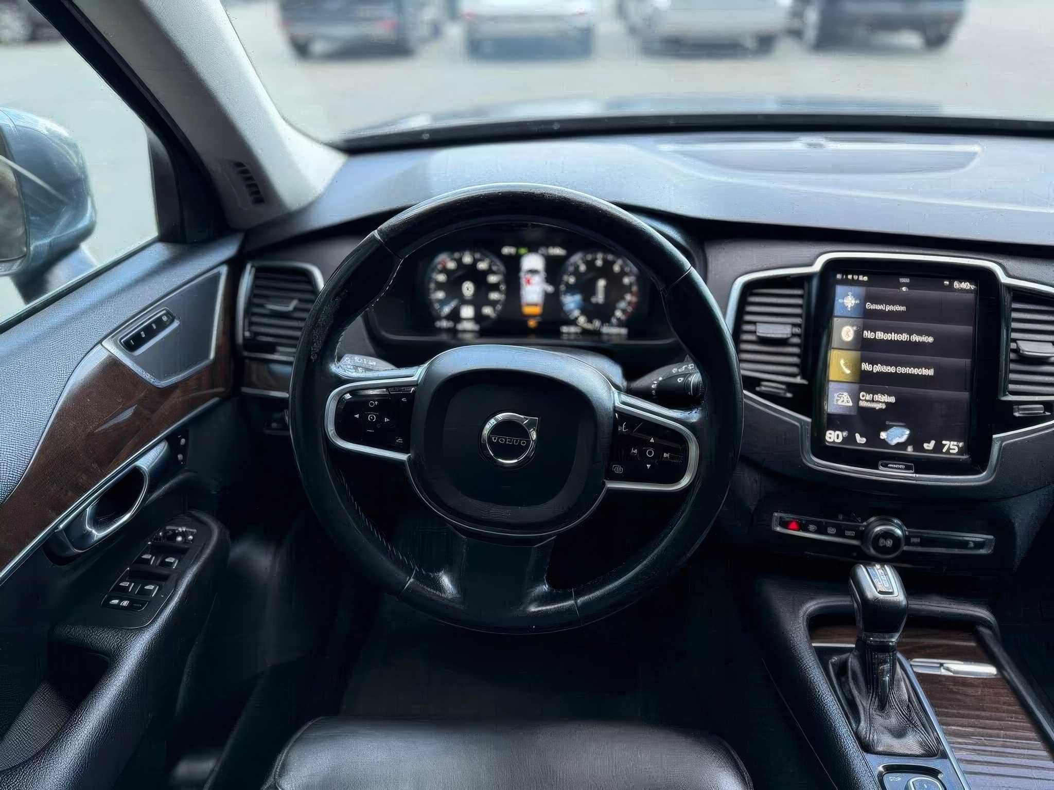 2017 Volvo XC90 T6 Momentum