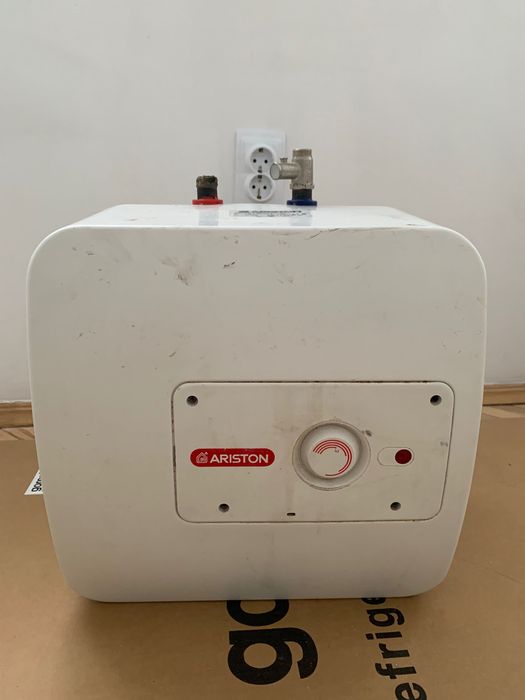 Бойлер 10 л Арістон б/у