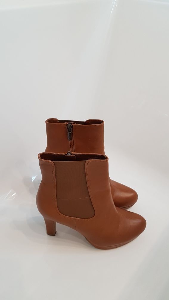 Botki / kozaki Clarks - Skóra naturalna