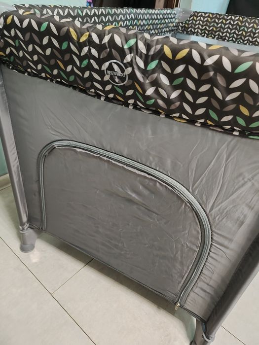 Łóżeczko turystyczne z dodatkowym materacem