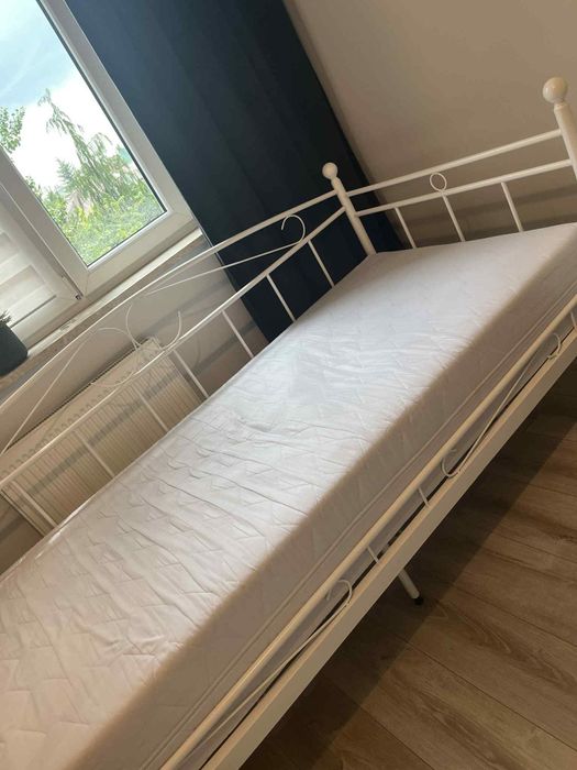 Łóżko metalowe białe