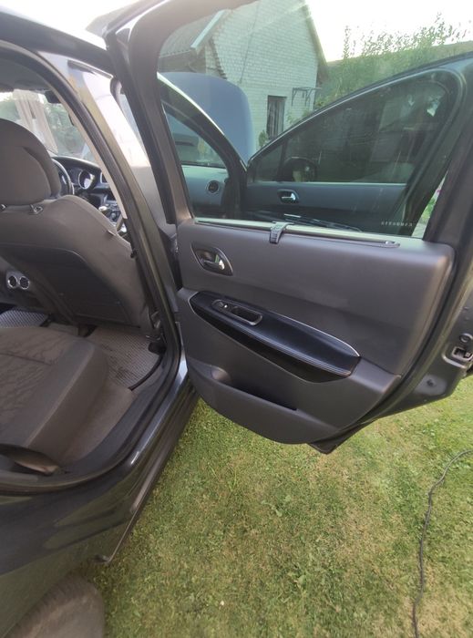 Машина Peugeot 3008 2012 1.6 Дизель Робот
