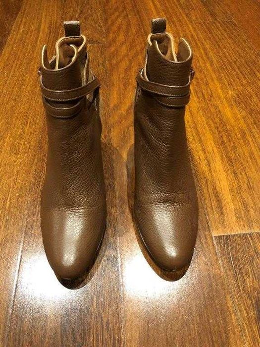 Botins Castanhos em pele Carolina Herrera - Ótimo Estado