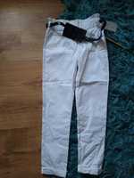 Białe spodnie z nerką