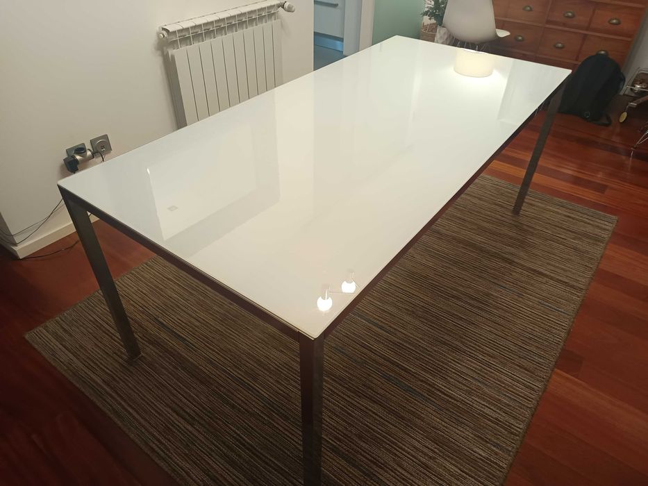 Mesa em vidro IKEA como nova