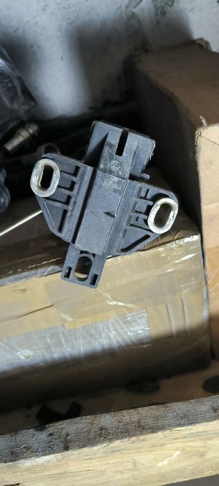 Пильник задньої ступиці на 124