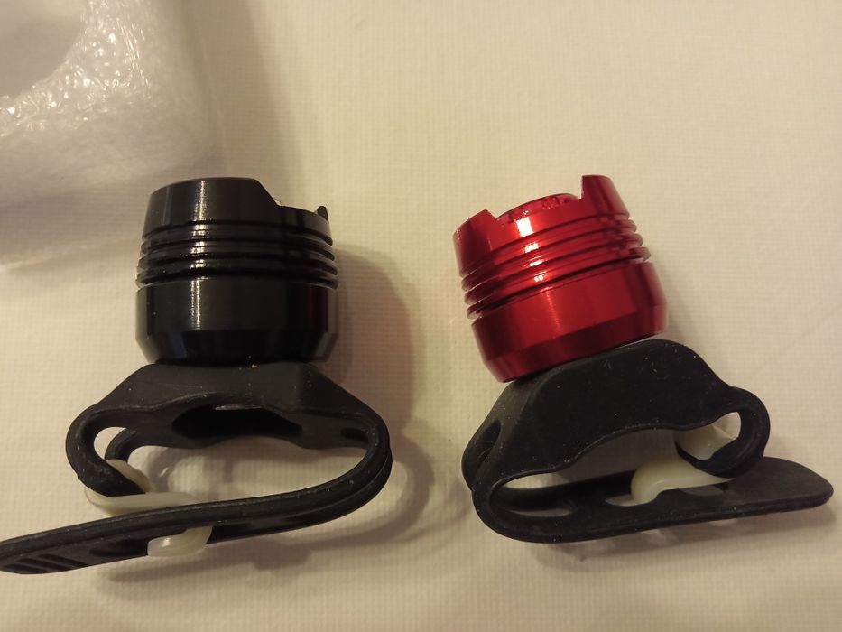 Lampka rowerowa . Reflektor LED. Wbudowany akumulator