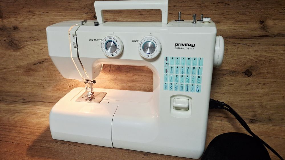 PRIWILEG jak nowa! Z overlokiem maszyna do szycia