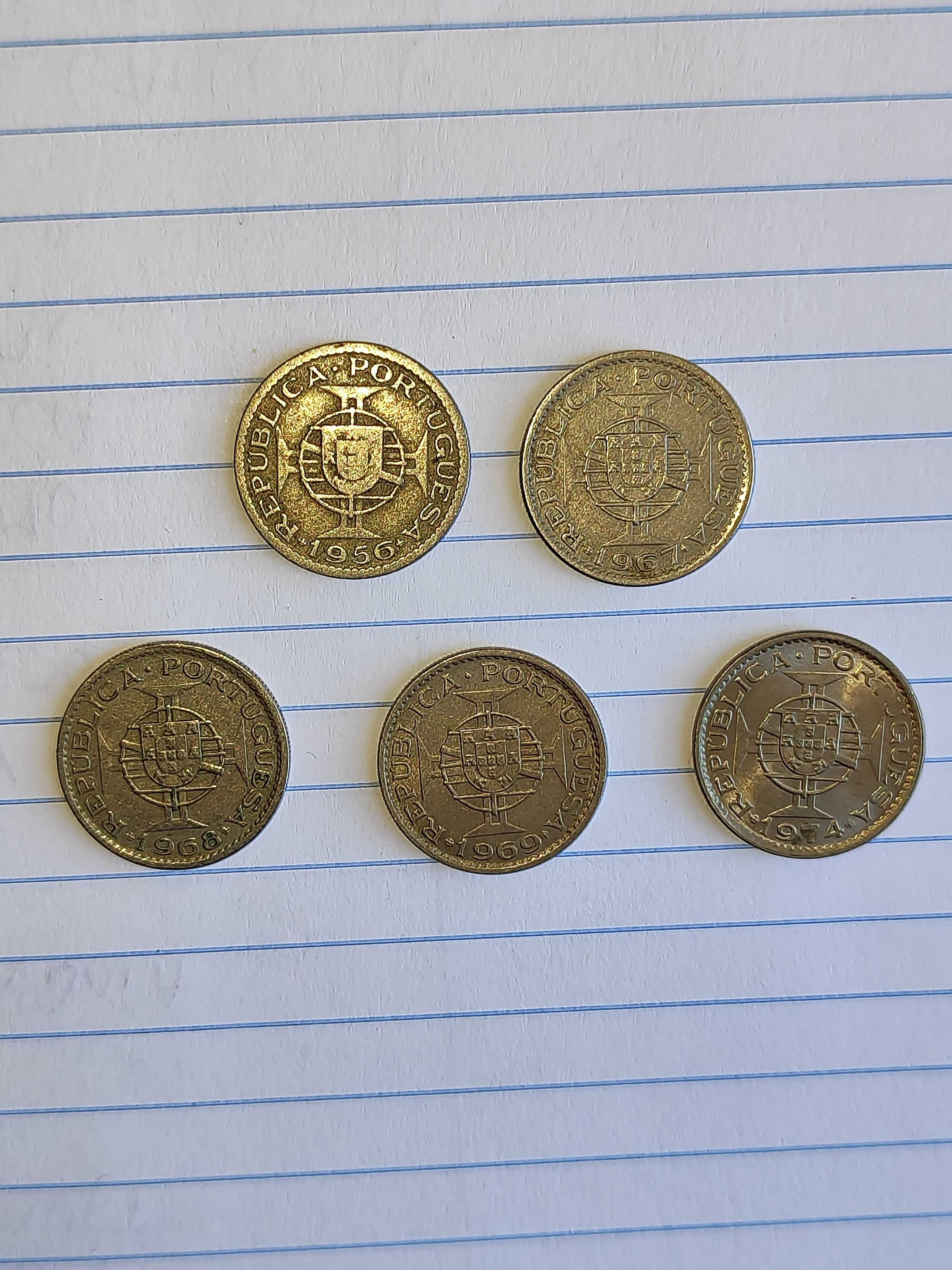 Moedas de Angola (ex-colonia) para venda individual por 1,5€ cada.