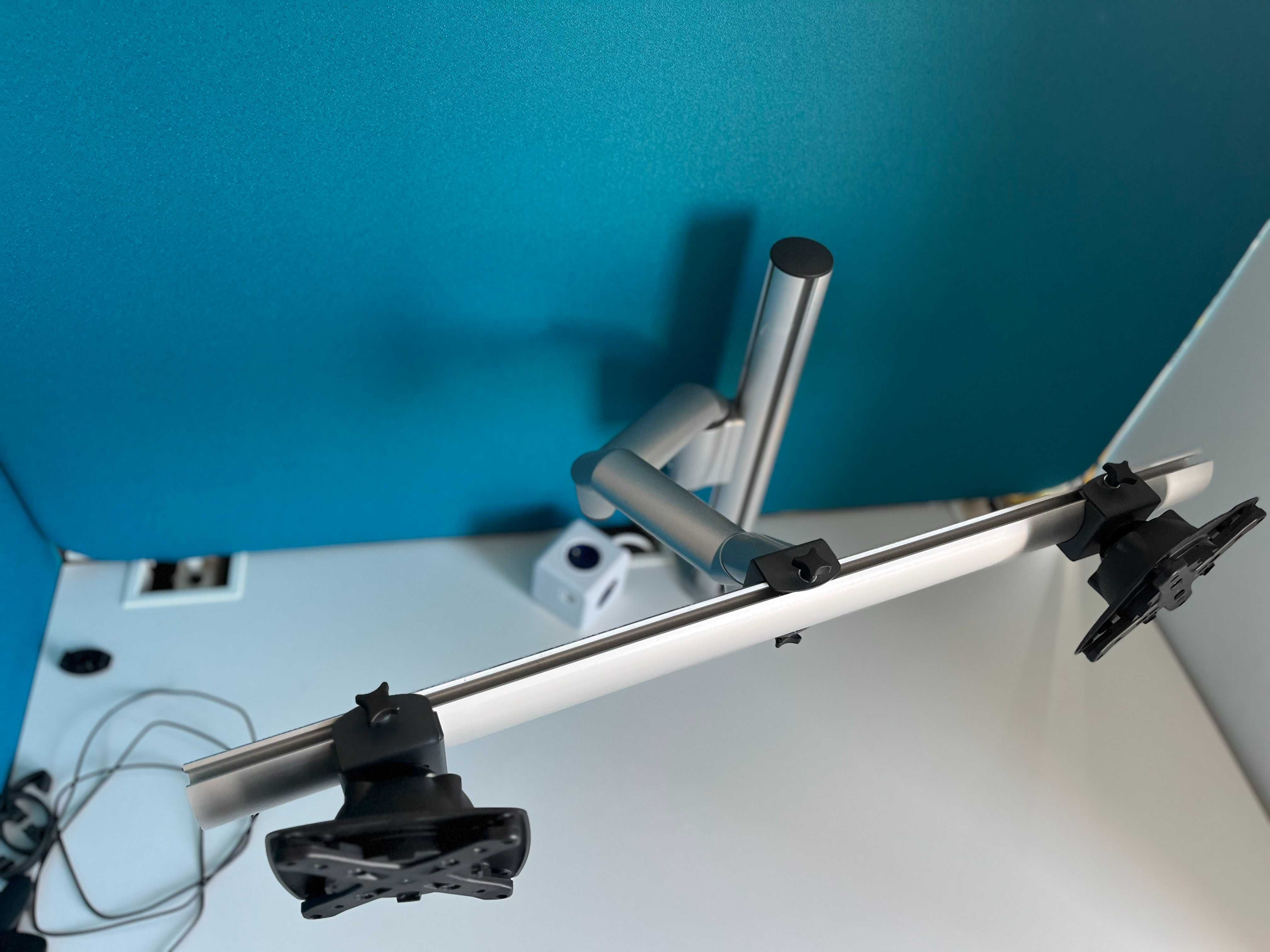 Podwójny uchwyt do minitorów LM-Arm Dual firmy Novus Germany