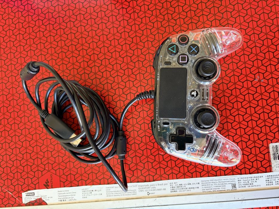 Playstation 4 com comando novo