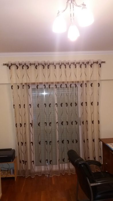 Cortinados bonitos , em bom estado