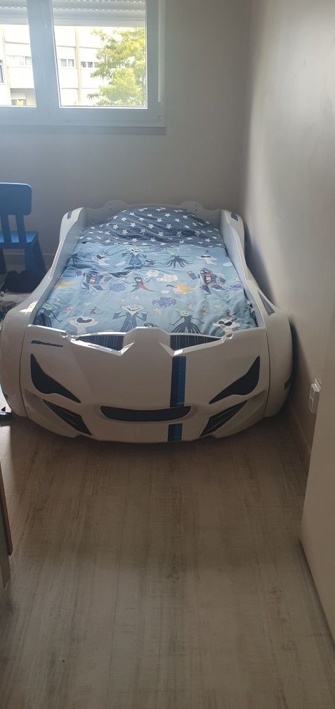 Cama Carro com Leds e Música