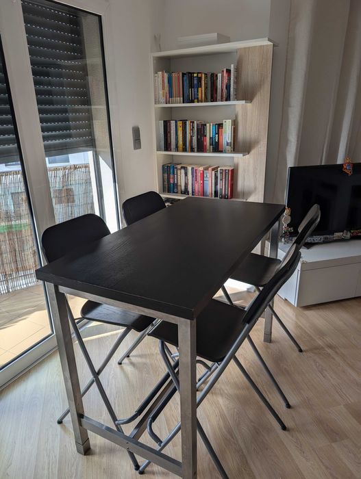 Mesa e quatro Bancos IKEA Franklin - Preto