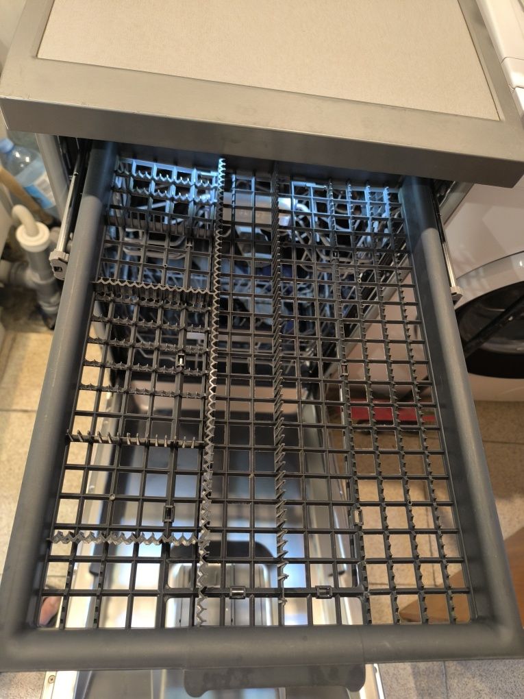 Zmywarka Beko DFS28123X