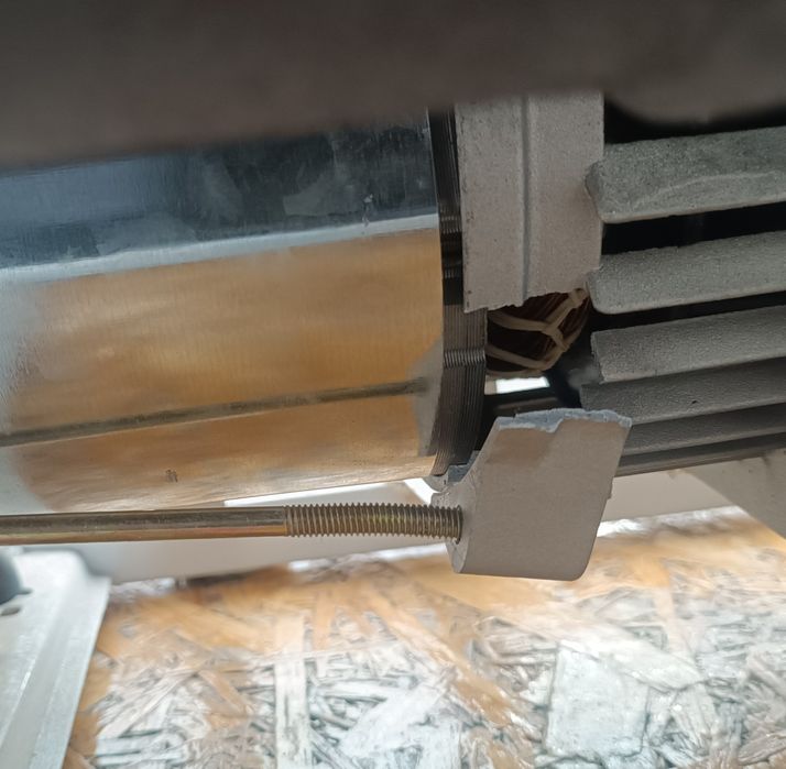 Генератор робочий під невеликий ремонт