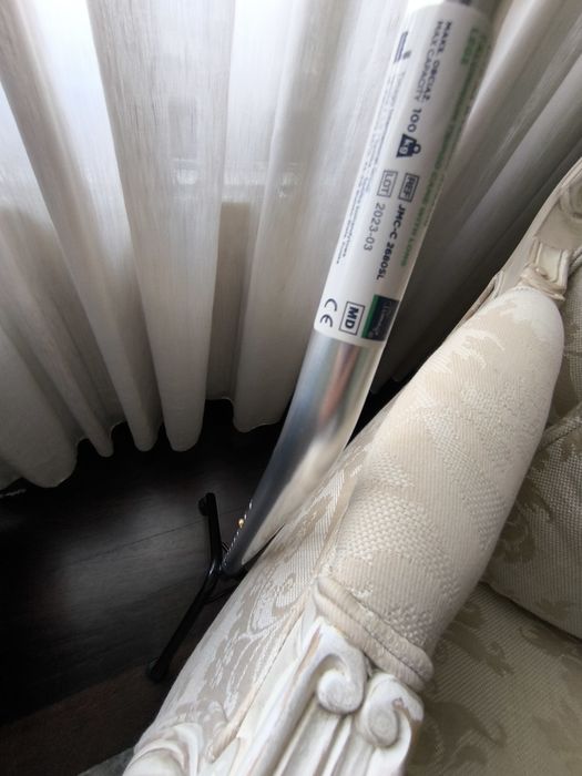 Bengala tripé em alumínio. Nova. Nunca usada