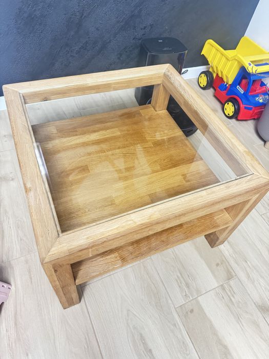 Квадратный стекляный дубовый столик