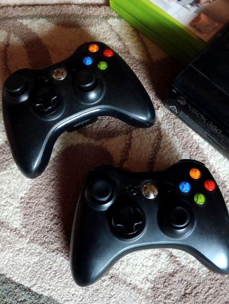 Продам Xbox 360e Freeboot