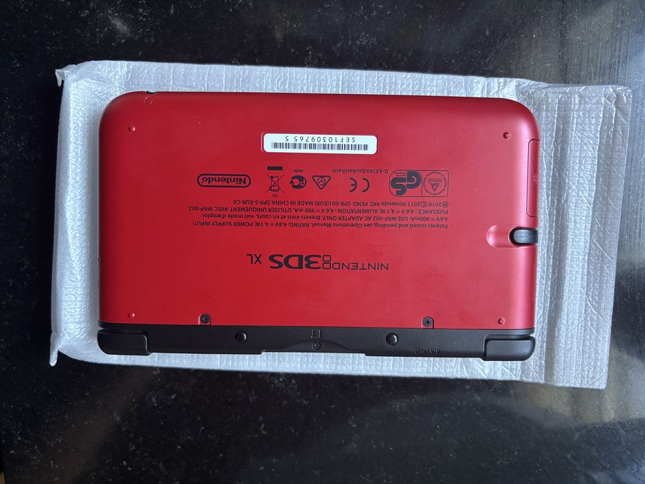 Nintendo 3DS XL em caixa