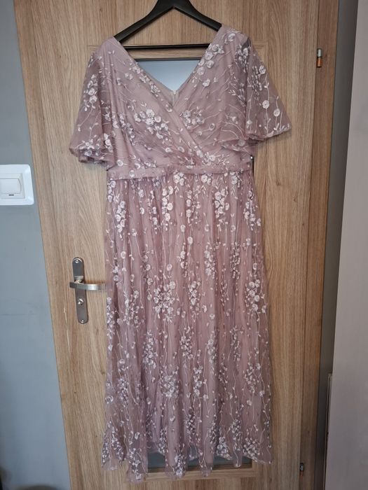 Nowa elegancka sukienka pudrowy róż XXL / XXXL