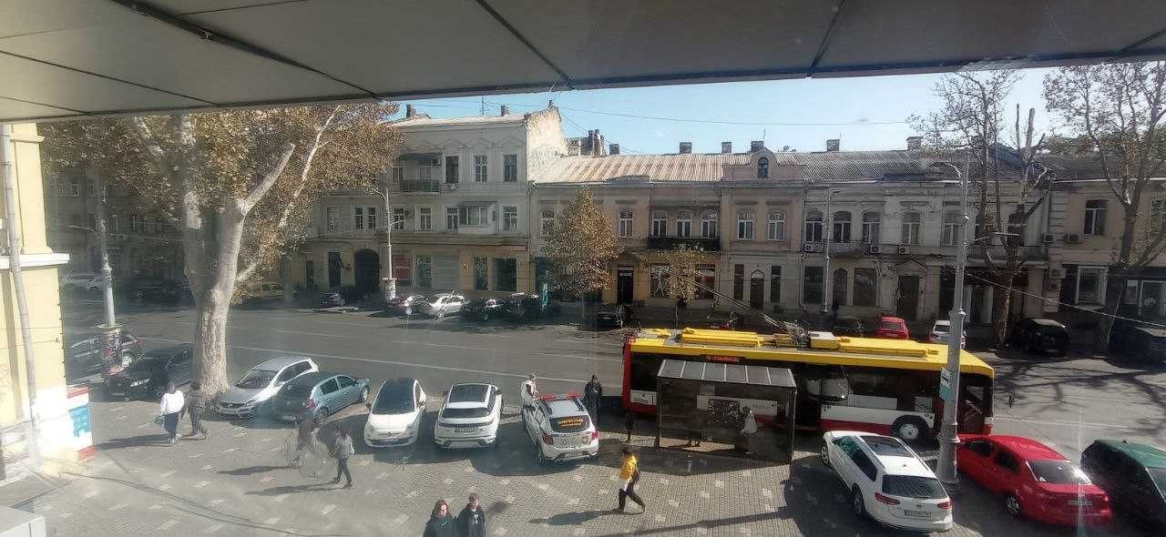 Коммерческое помещение 1600м2 .Центр города. Фасад.