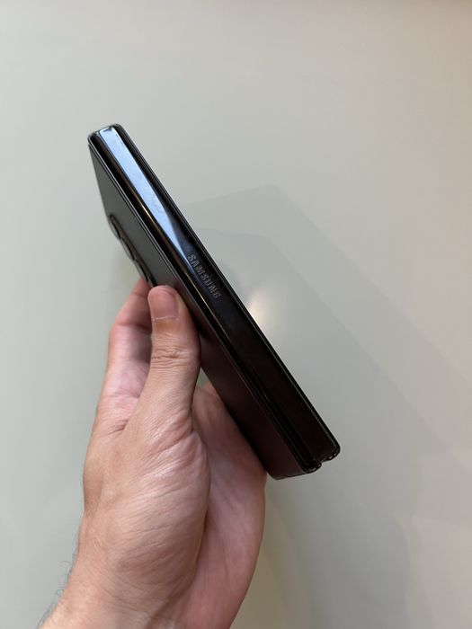 Samsung Galaxy Z Fold 3 12/256 GB!
