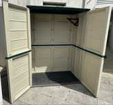 Armário abrigo para exterior / jardim com fecho