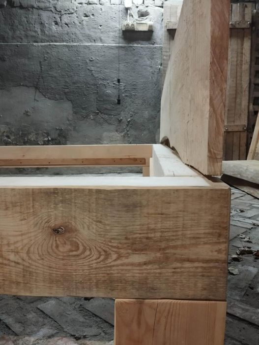 Ręcznie robione łóżko sosnowe 200x200 – naturalne drewno