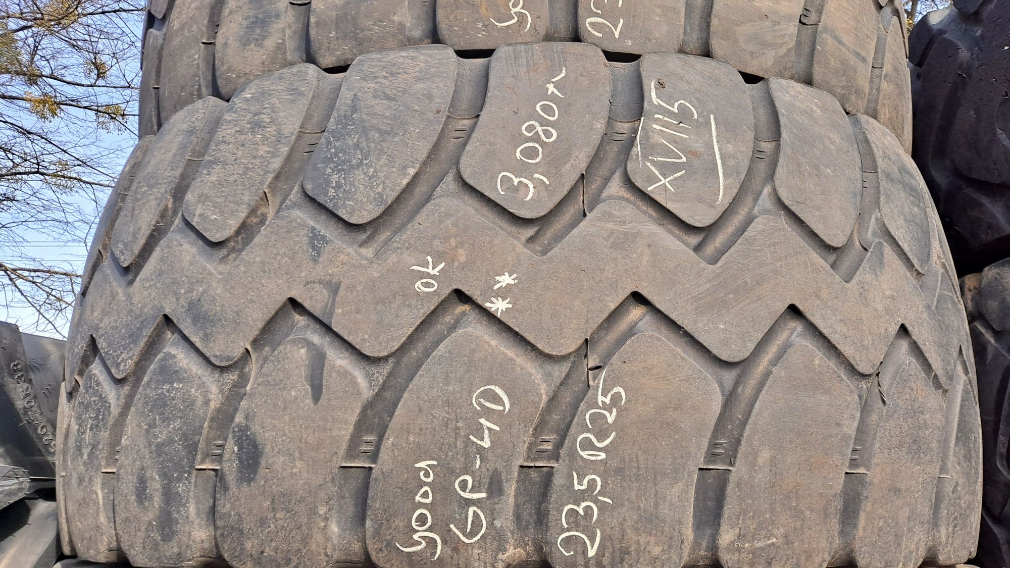 Komplet 23.5R25 Goodyear