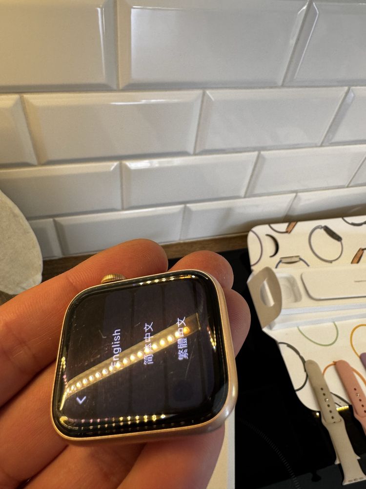 Sprzedam Apple Watch SE 44mm Gold GPS