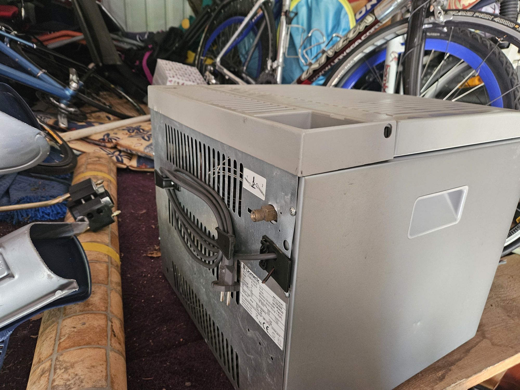 Lodówka samochodowa turystyczna kempingowa na gaz, 12v ,230v Dometic