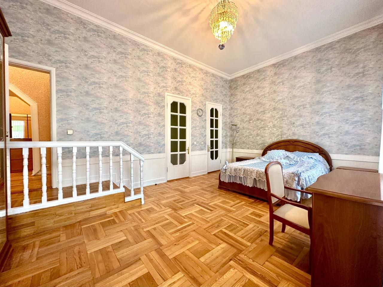Продам квартиру на ул.Тургеневская S-125 m2,Клубный дом 1917 года