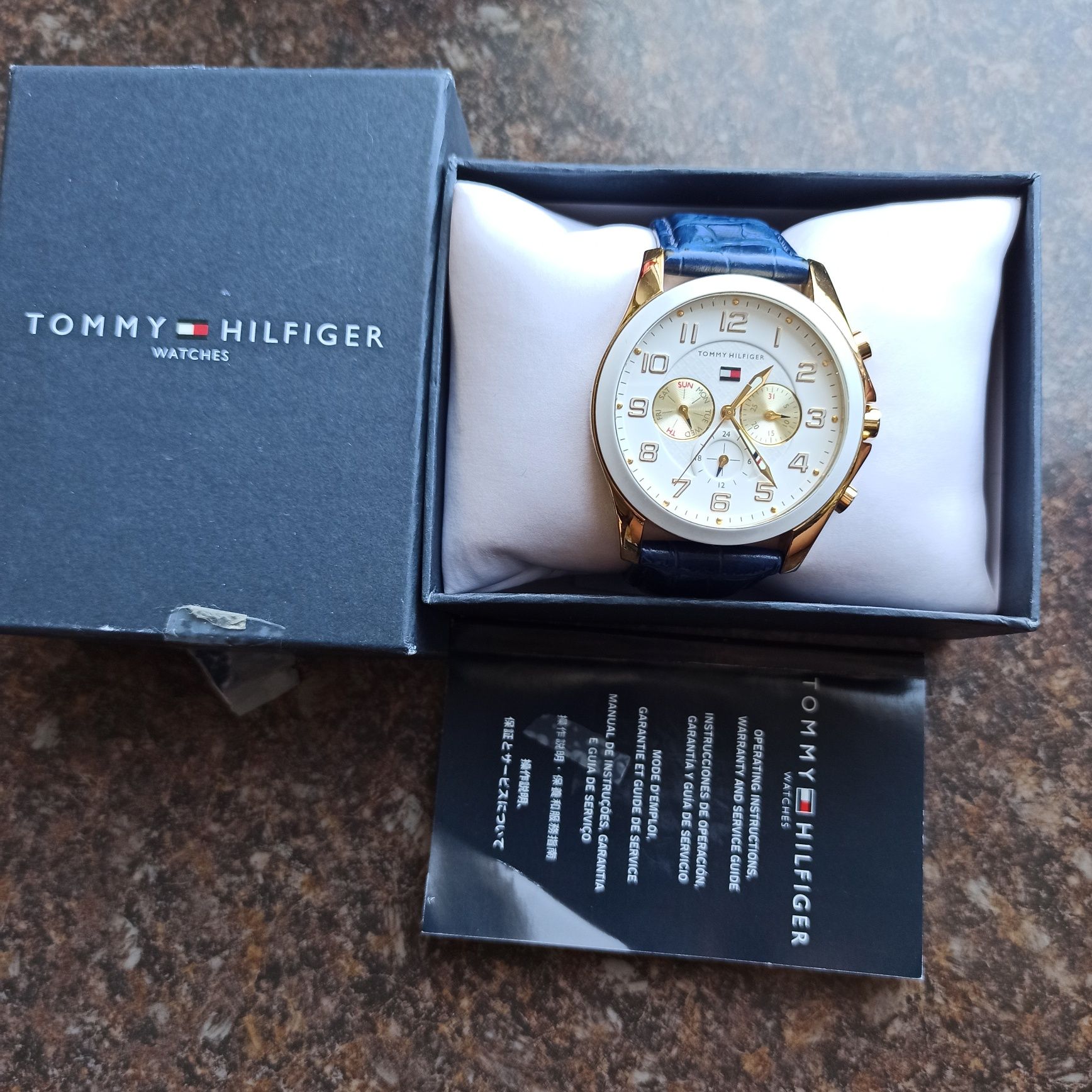 Zegarek Tommy Hilfiger elegancki niebieski złoty biały