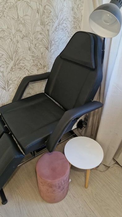 Czarny fotel/łóżko kosmetyczne