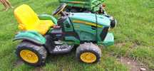 Traktor na akumulator john deere z dodatkami przyczepa beczka zestaw